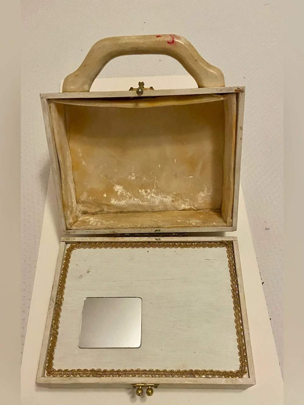 Vintage-Inspired White Wooden Sewing Storage / Purse. Signs of age, wear.